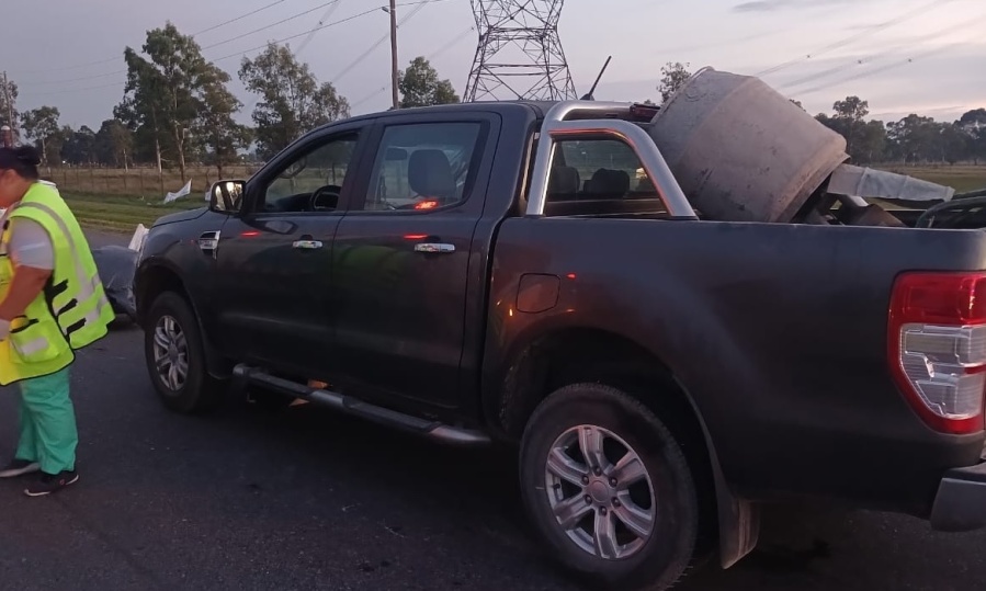 Un terrible accidente en Abasto entre una moto y un camión provocó la muerte de cuatro personas