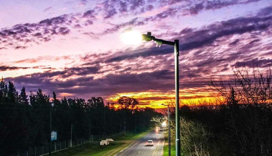 Se instalaron 190 nuevas columnas de alumbrado público en la Avenida 137 de 90 a 637
