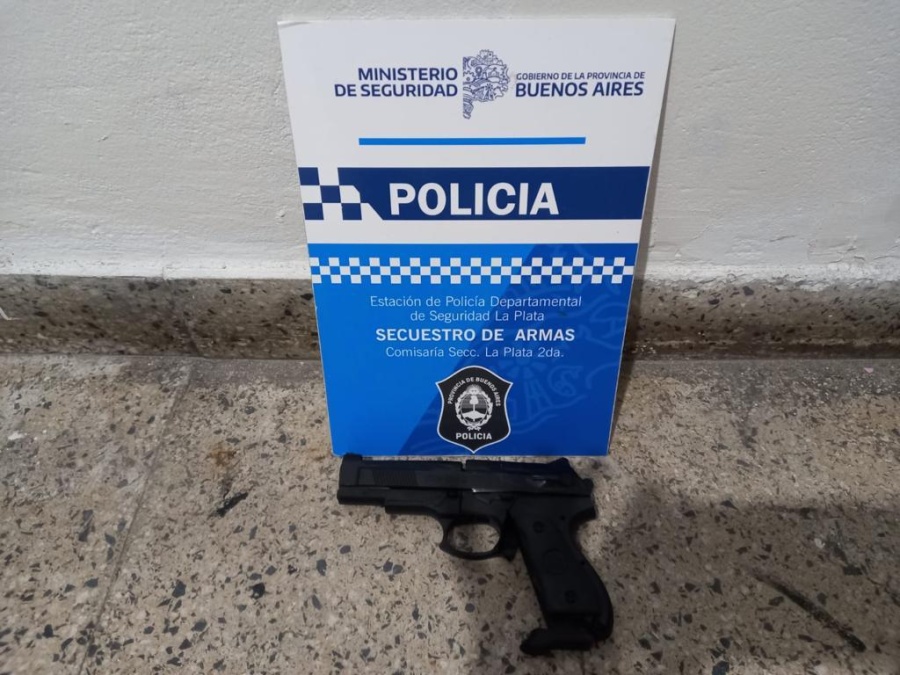 Detuvieron a una banda de delincuentes que robaba en La Plata con un arma de utilería