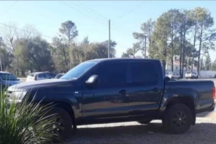 Buscan una camioneta que fue robada en Etcheverry