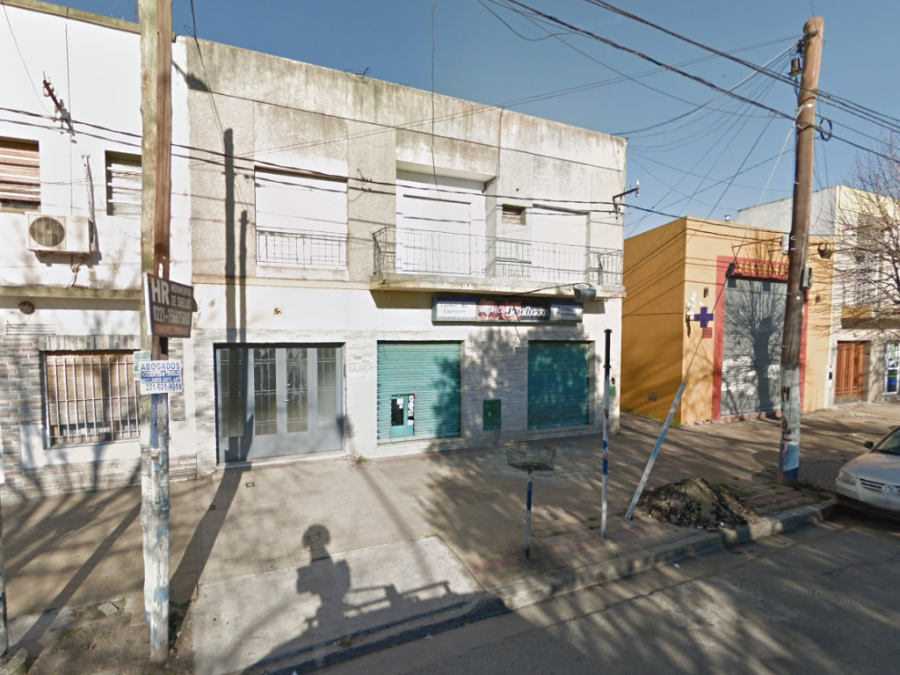 Ladrones hicieron un boquete en una óptica de La Plata y se robaron más de un millón de pesos