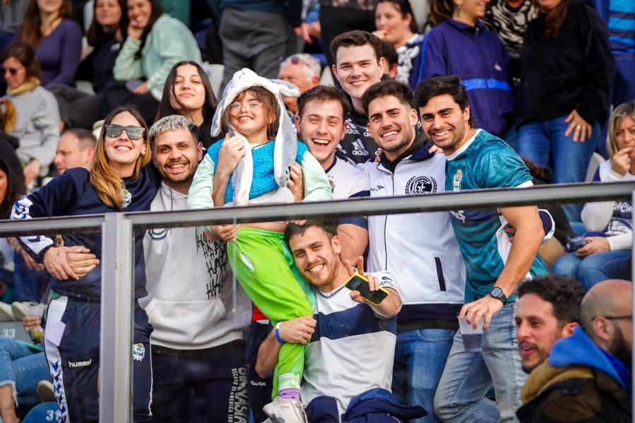 Perdió a una persona muy querida, Gimnasia lo salvó y retrató el emotivo momento en la cancha: ”Le salió del corazón”