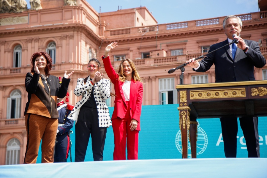 Tolosa Paz confirmó que no habrá más altas en el Potenciar Trabajo y adelantó que se evalúa un bono de fin de año