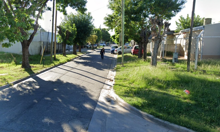 Pesadilla para un canillita en La Plata: lo pararon para pedirle un diario y le dieron una paliza
