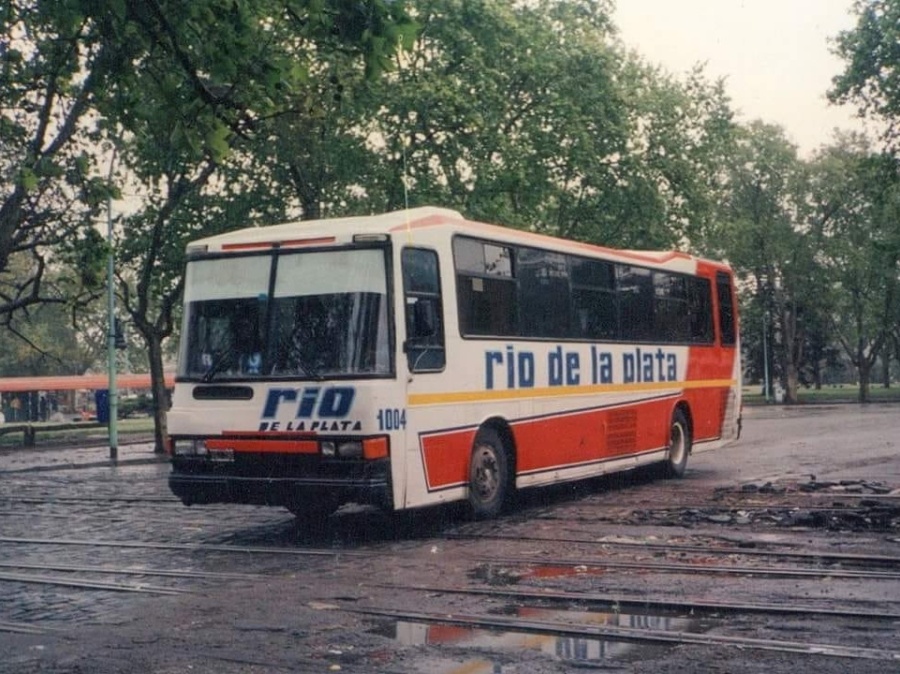 Fotos, historia y recuerdos de ”Río”, el micro que monopolizó los viajes de La Plata a Capital Federal, y quebró en el 2002