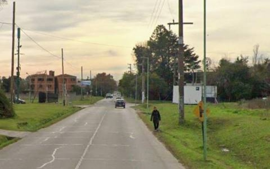 Violento robo a plena luz del día en La Plata: rompieron el vidrio de un auto y le sustrajeron un maletín y un iPad
