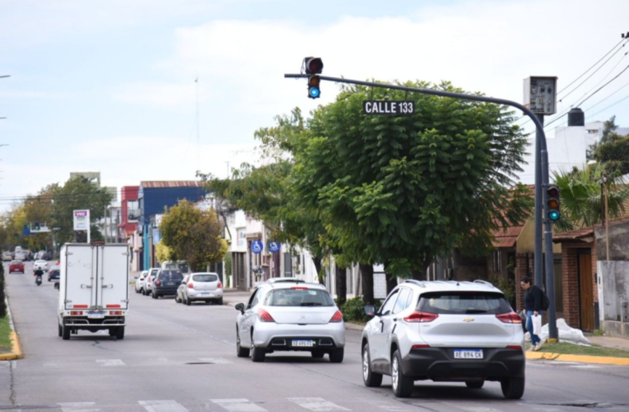 La Central de Tránsito de La Plata se mudará a 7 y 49, y renovarán los semáforos de la avenida 44 hasta Abasto