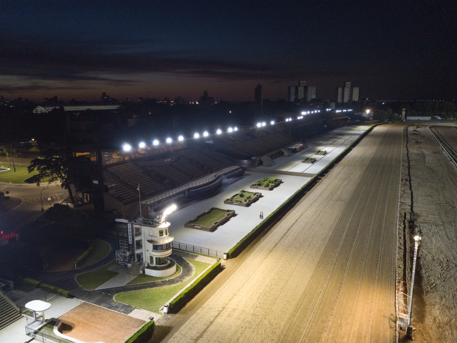 El Gran Premio Dardo Rocha se disputará con la nueva iluminación del Hipódromo de La Plata tras 30 años sin renovación