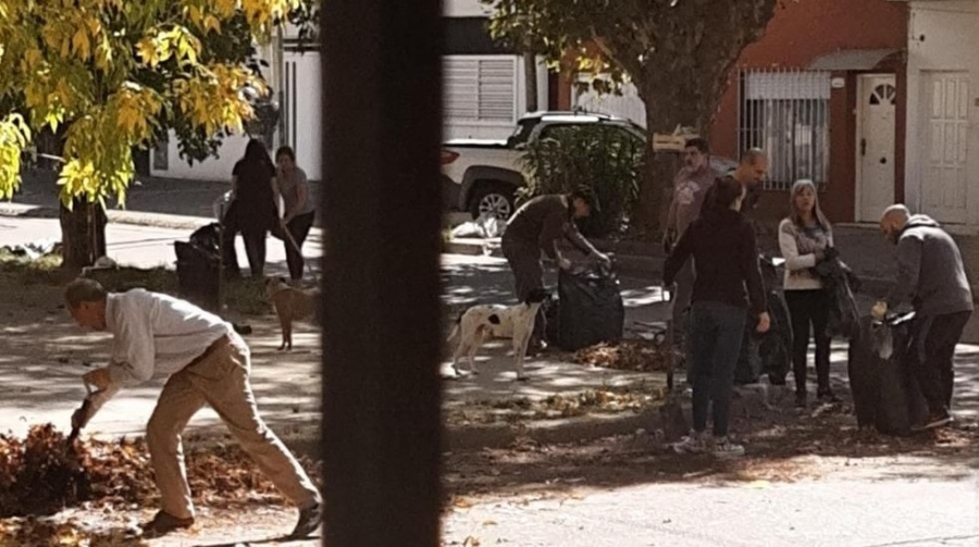 Vecinos de El Mondongo debieron hacerse cargo de un problema del barrio ante la falta de respuestas