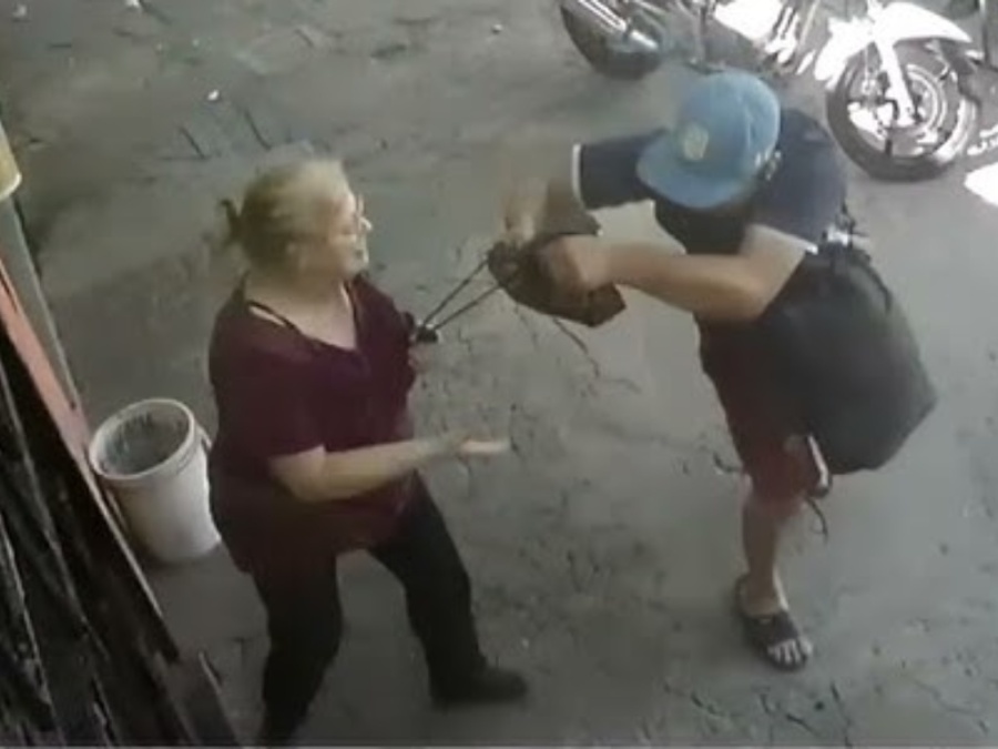 Le intentaron robar la cartera a una empleada doméstica de La Plata y huyeron con 300 mil pesos