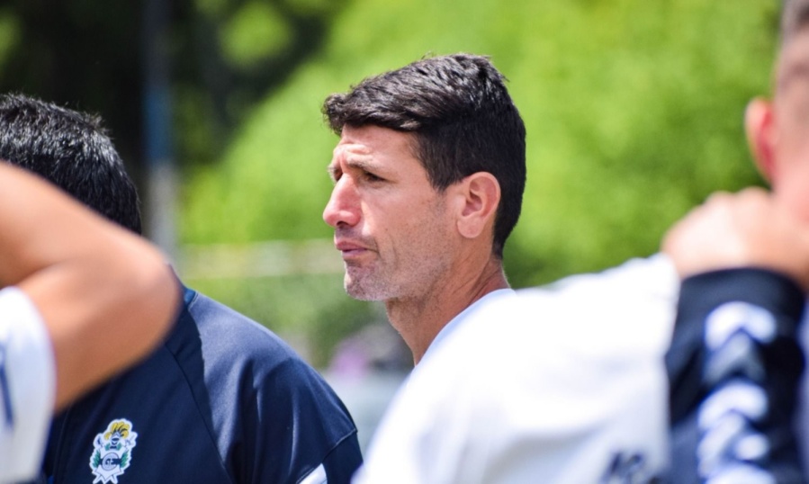 Chirola Romero metió mano en el equipo