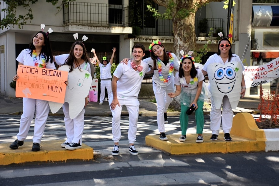 Así se vive en La Plata la semana de la salud bucal: ”La gente se copó con todo lo que hicimos”