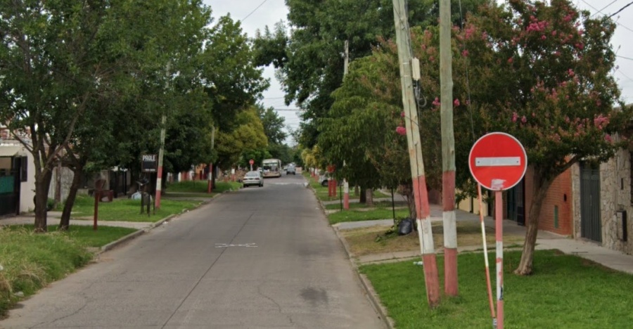 Se disfrazaron, fingieron conocer a su esposo y le entraron a robar en Los Hornos: “te entregaron”