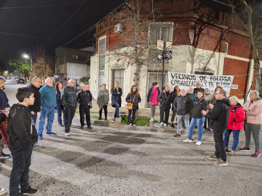 Tras la muerte del pequeño Francisco Bustos, vecinos de Tolosa se reúnen y piden un destacamento en 121 y 527