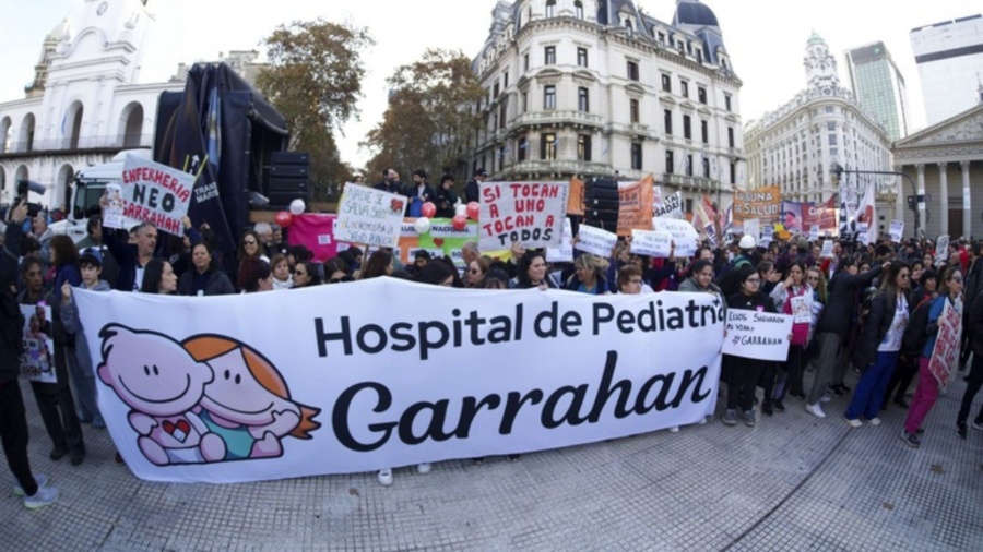 Trabajadores del Garrahan marcharon a la Quinta de Olivos para pedir que Milei cumpla las leyes