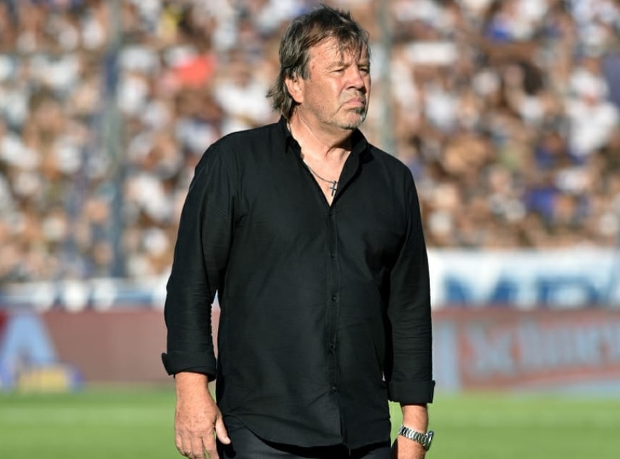 Zielinski obligado a cambiar casi medio equipo