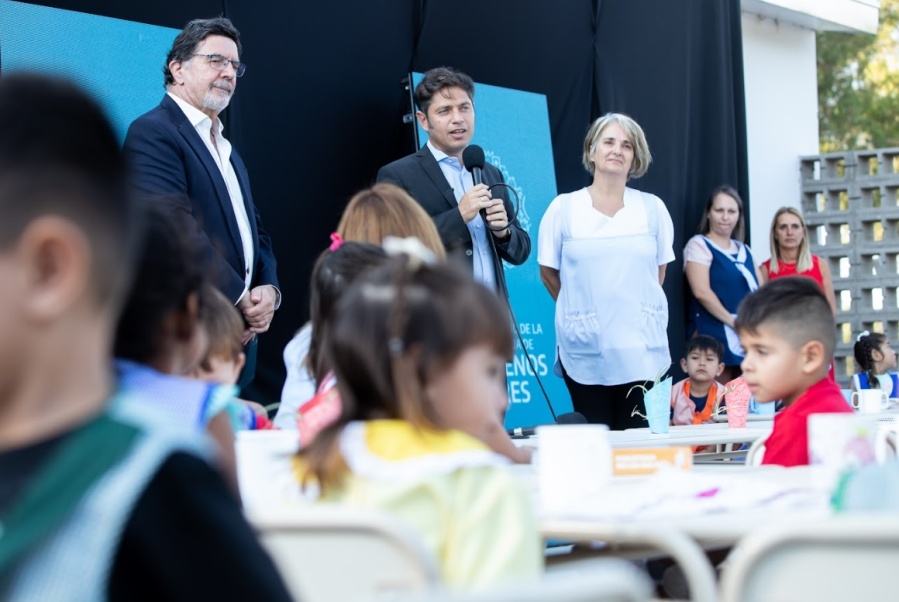 Kicillof abrió el ciclo lectivo en el nuevo jardín de 520 y 216 con un mensaje al PRO sobre las paritarias