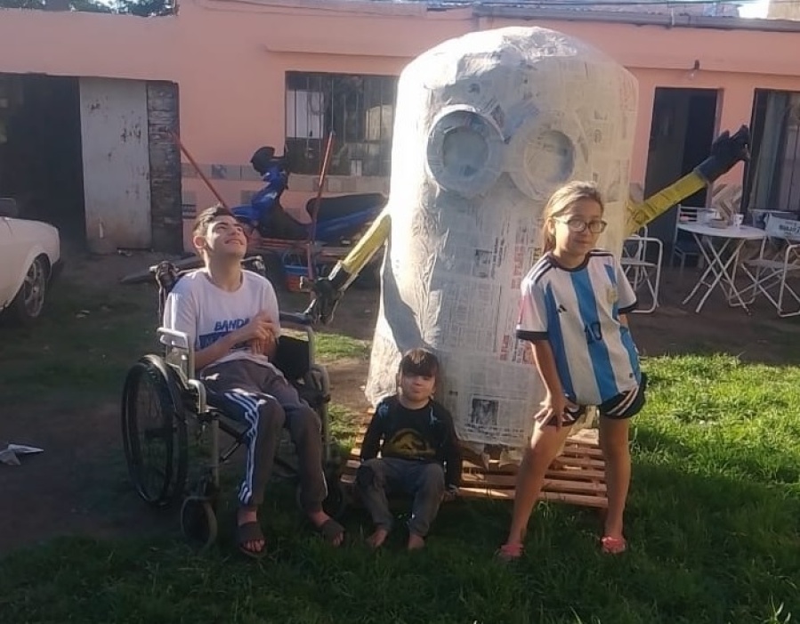 Es un ”nene especial”, se asusta por los cohetes y armaron un muñeco histórico para quemar en La Plata: ”Hicimos magia”