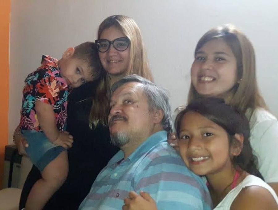 Vino de Uruguay a La Plata en 1968, durmió 10 años en obras en construcción y formó una gran familia en Tolosa: ”Me emociono”