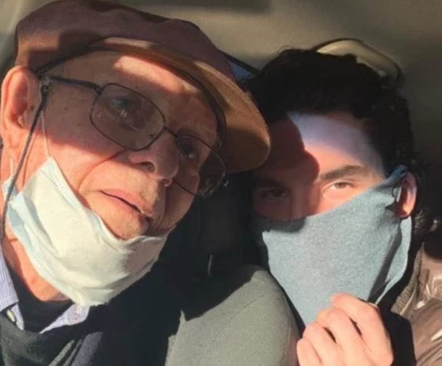 Fran Tinelli confesó que se regala flores a sí mismo, y su abuelo le hizo un regalo especial: ”Te amo, Tata”