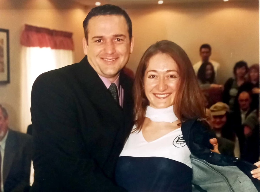 Se casó con la camiseta de Gimnasia para sorprender a su marido y hoy es la “cábala estratégica”: “Se cagaban de risa”