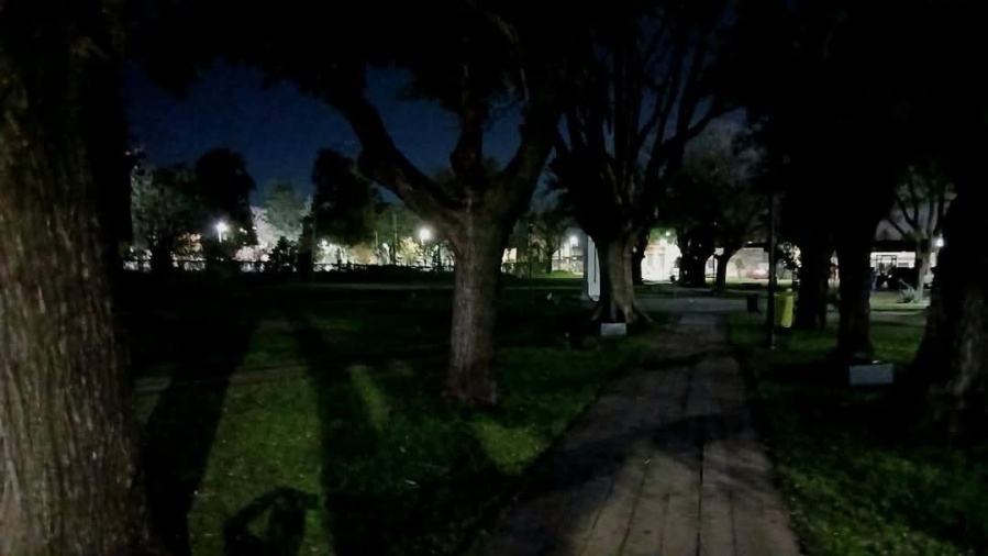 Vecinos de Tolosa piden iluminación de la plaza de 115 entre 530 y 531