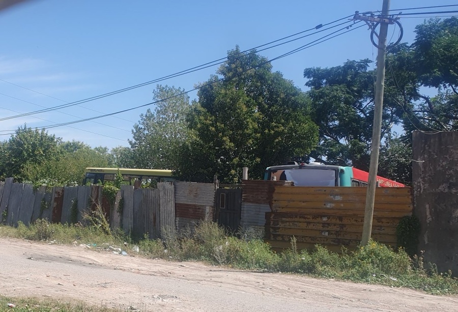 Vecinos pidieron asfaltar la calle 94: ”Podría ir a trabajar sin problemas cuando llueve”