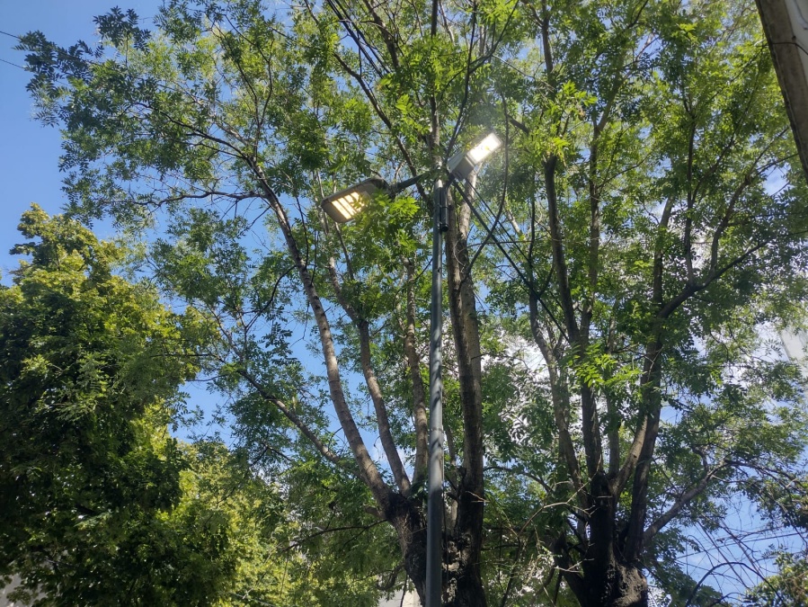 En 14 y 45 lamentaron el derroche de un alumbrado público prendido las 24 horas del día