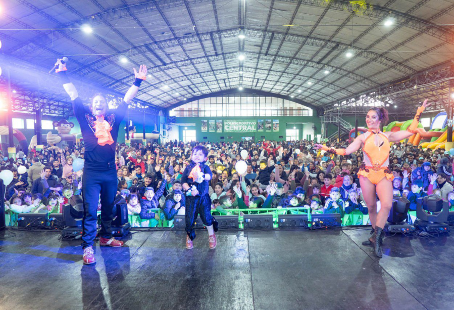 El Día de la Niñez se vivió a full en Ensenada con shows, golosinas, juguetes y transporte gratuito