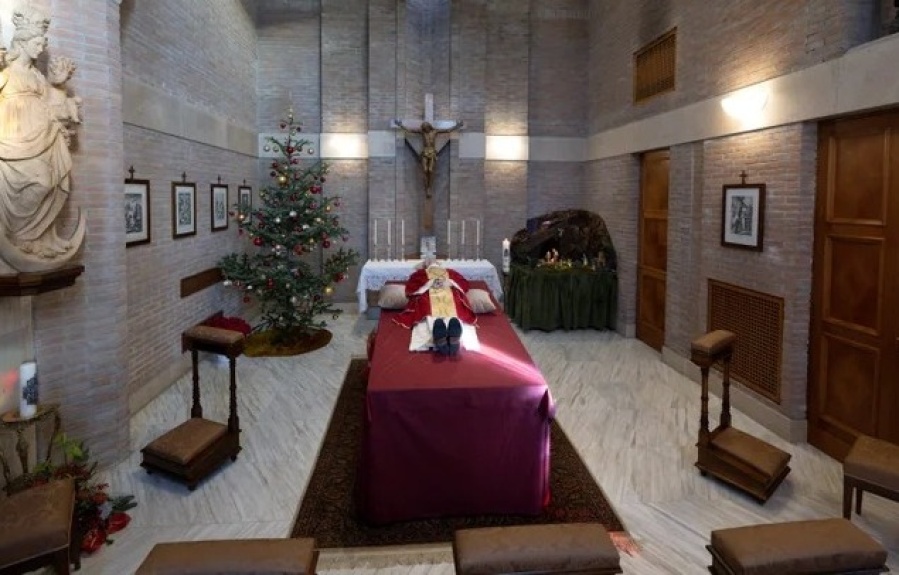 Difundieron las primeras imágenes del cuerpo de Benedicto XVI