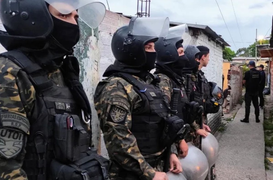 Detuvieron a 11 efectivos de la Policía Bonaerense por un asesinato en La Matanza: creen que se confundieron de sospechoso