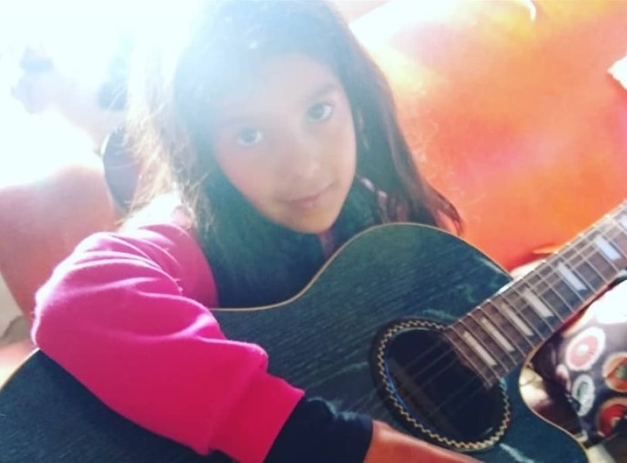 Guardaba las guitarras de su papá que falleció en el 2021 en La Plata y por un triste hecho no la tiene más: ”Lo sufre mucho”