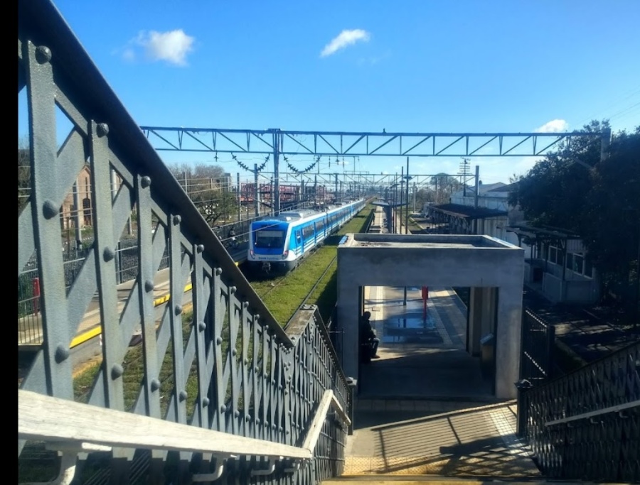 El Tren Roca arrolló una persona en Tolosa y falleció