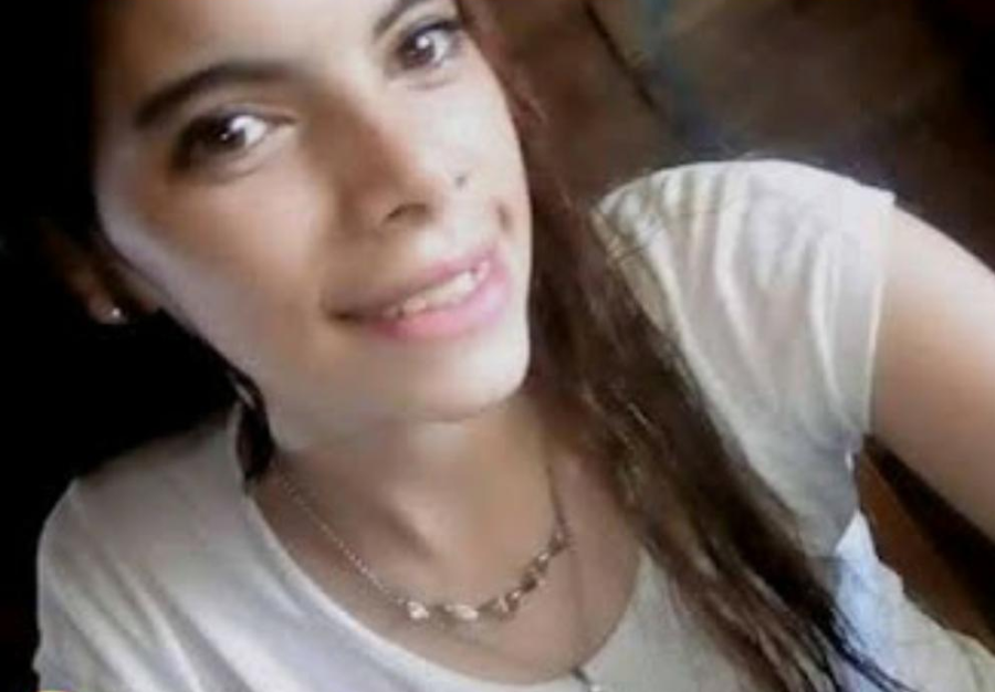 Fue moza en La Plata, desconfían de su pareja por cómo camina, tiró CV por todos lados y no se rinde: ”Me las ingenio”