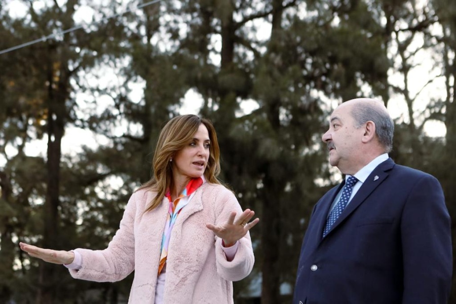 Tolosa Paz recorrió el campo de deportes de la UNLP: ”La universidad pública avanza en beneficio de los y las jóvenes”