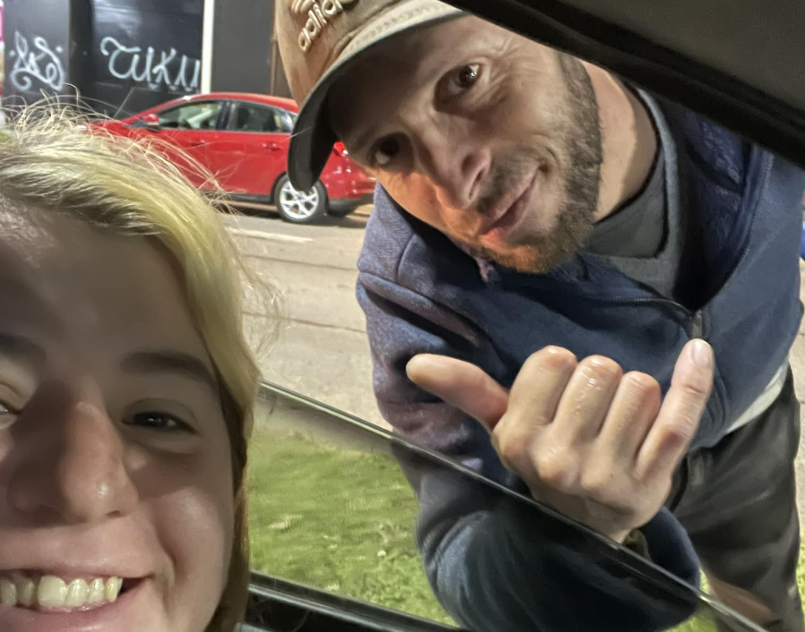 ”Yo soy del Lobo”: conoció a un querido limpiavidrios de Los Hornos gracias a Gimnasia y lanzó una hermosa cadena solidaria