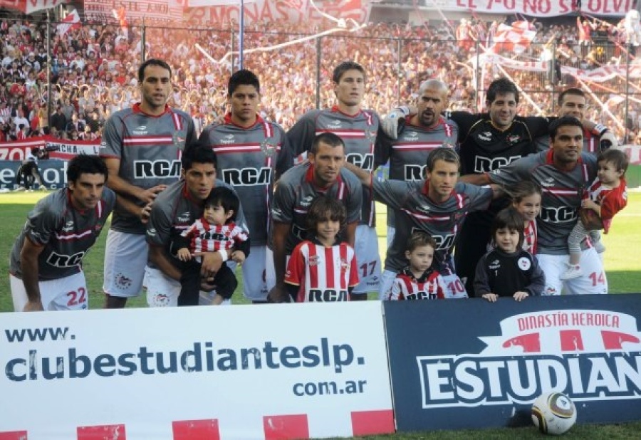 Estudiantes lo llamó pero eligió un exótico país: ¿se cierra el mercado de pases? 