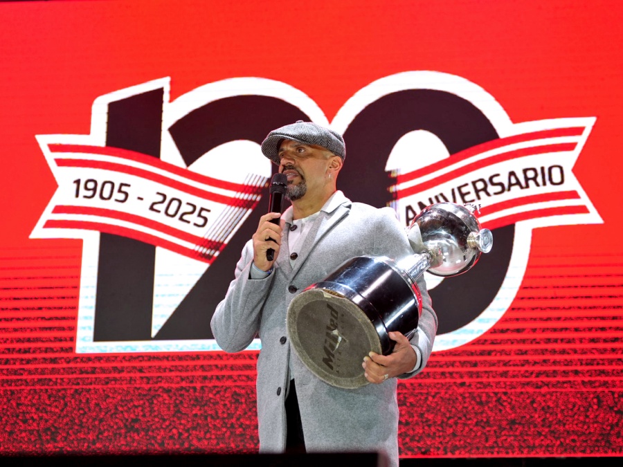 Extraordinario y novedoso festejo Pincha: Show de drones, el discurso de Verón lleno de ADN Pincha y la palabra de una gloria