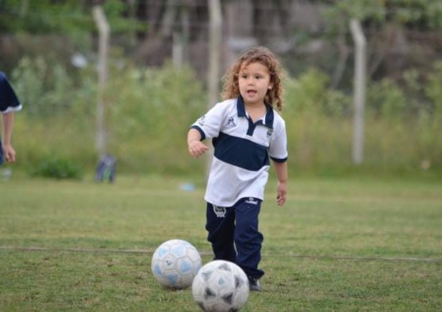 La linda historia de la nena de 4 años que vivió el partido de Gimnasia por dentro, casi nace en el bosque y encaró a Vegetti