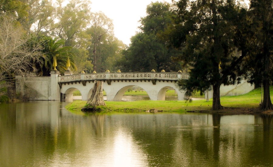 Alertan por cianobacterias en la República de los Niños y el Lago del Bosque