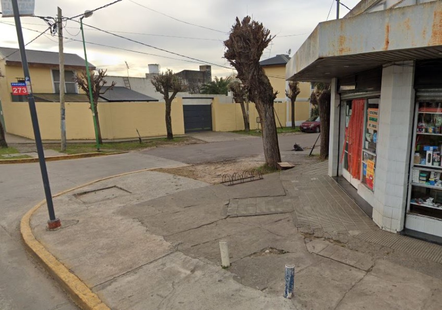 Un kilo de queso, una gaseosa y 148 mil pesos: Delincuentes arrasaron un comercio en Gonnet