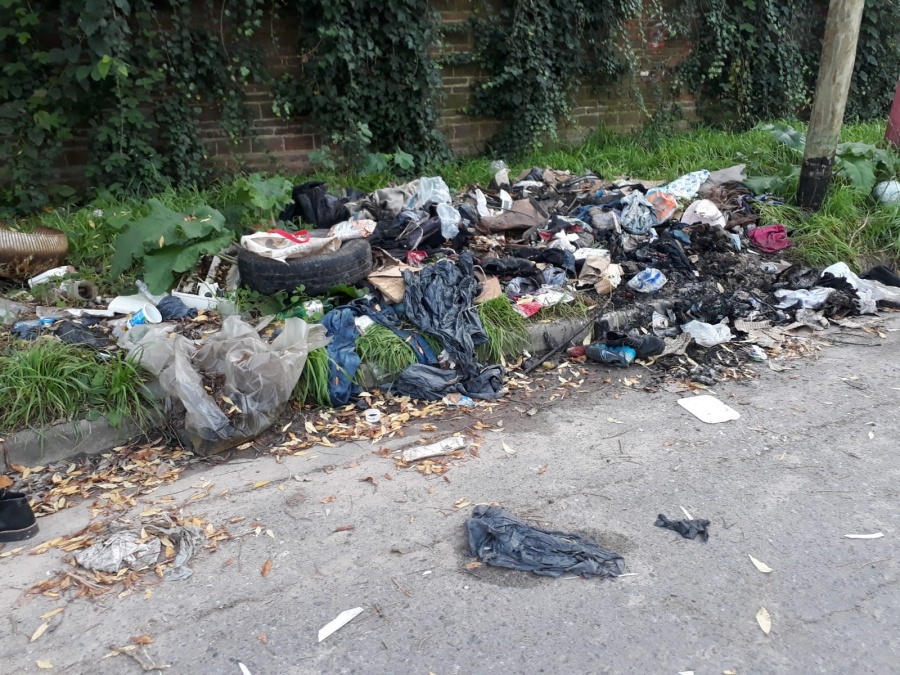 Vecinos reclamaron por basura acumulada en la zona de 121 y 84