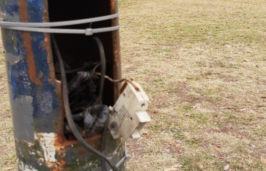 Plaza San Martín con mal estado de iluminaria en la zona de juegos: ”Eviten una tragedia”