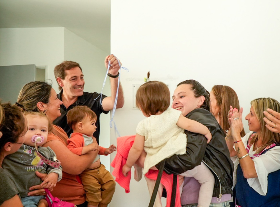 Garro inauguró el primer jardín sustentable de La Plata: es el segundo de Argentina y cuenta con paneles solares