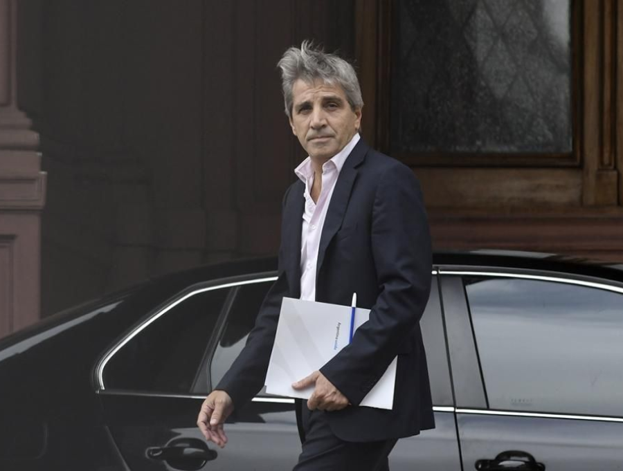 Caputo busca ganar tiempo y emitirá de urgencia deuda en dólares para pagar vencimientos