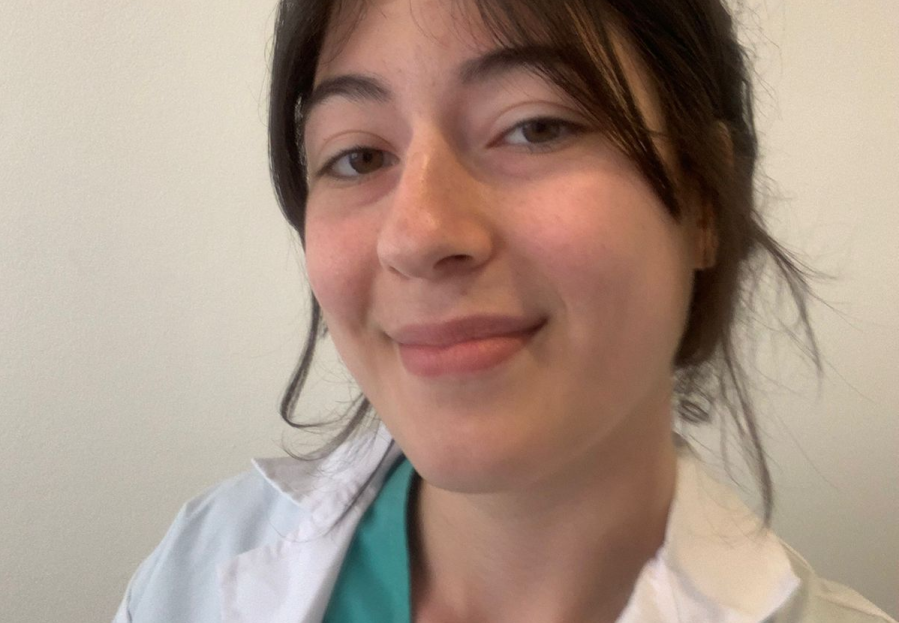 Laburó en Junín para estudiar Medicina en La Plata, sus ojos la complican pero la luchará hasta el final: ”La sigo remando”