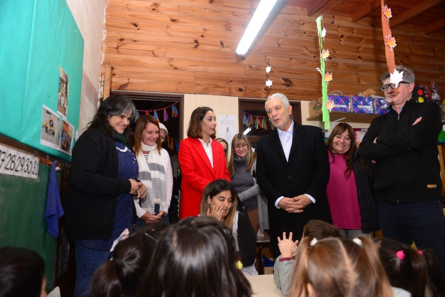 Alak visitó escuelas de localidades de La Plata que serán refaccionadas para mejorar la calidad de las clases