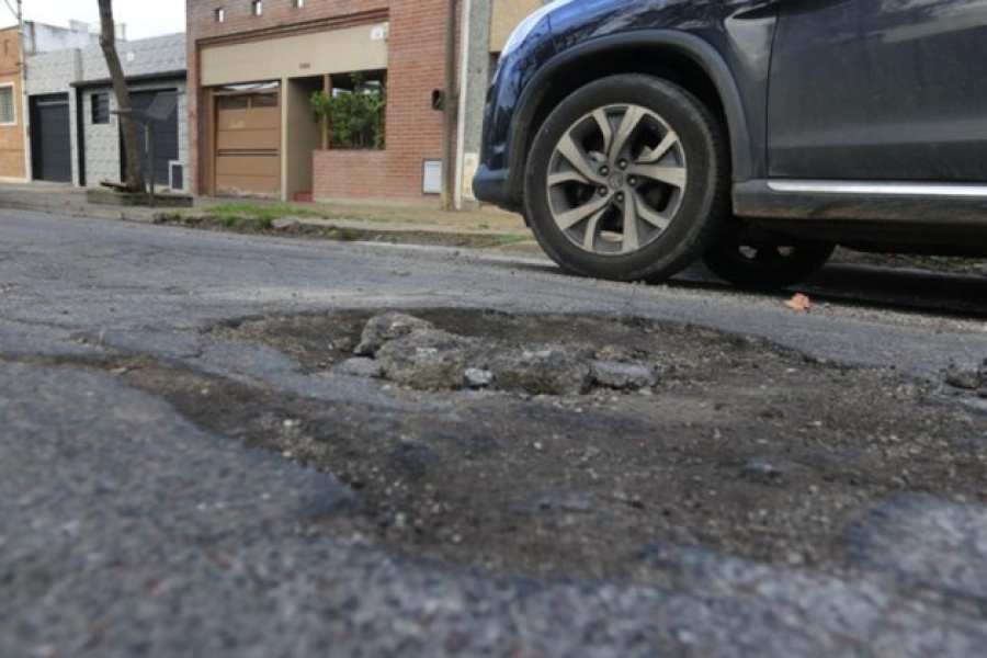 Vecinos de la zona de 58 y 24 exigen que reparen los pozos que hay en la calle