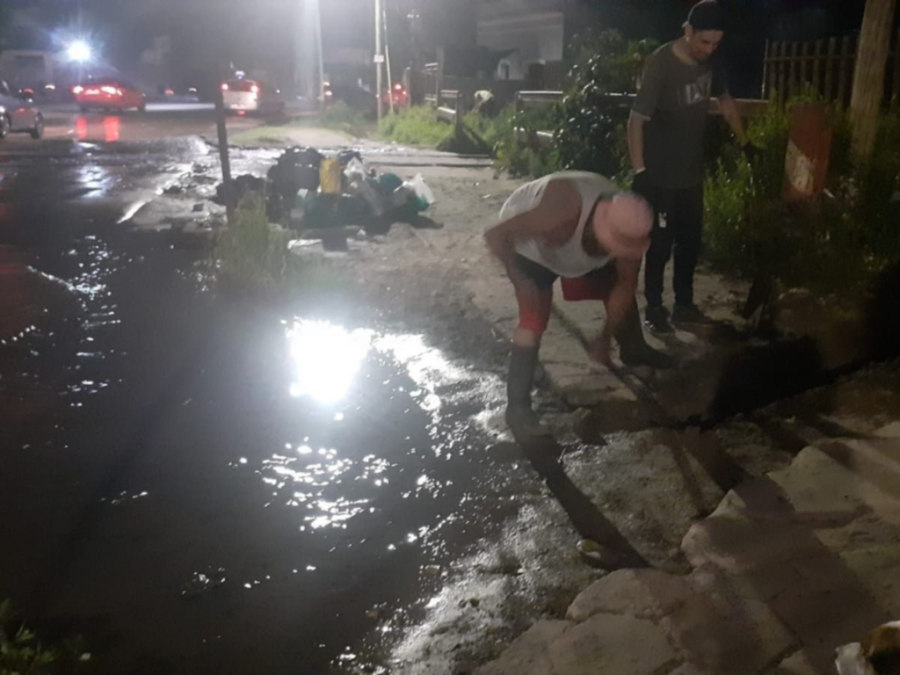 Vecinos de 41 y 120 indignados por la presencia de una ”laguna de agua”