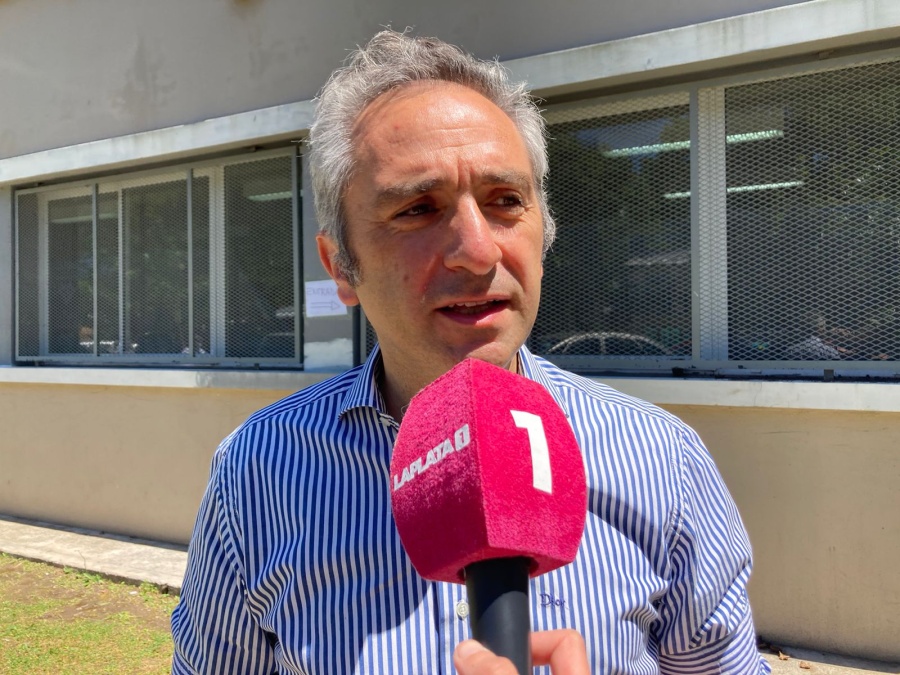 El ”Cuervo” Larroque votó en Arturo Seguí: ”Esperamos mejorar los resultados de las PASO; por suerte hay más gente votando”